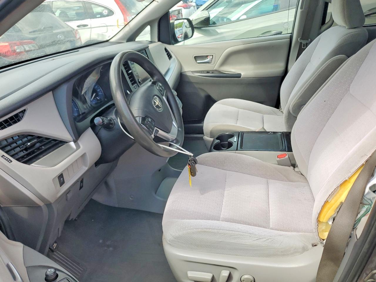 Toyota Sienna Le