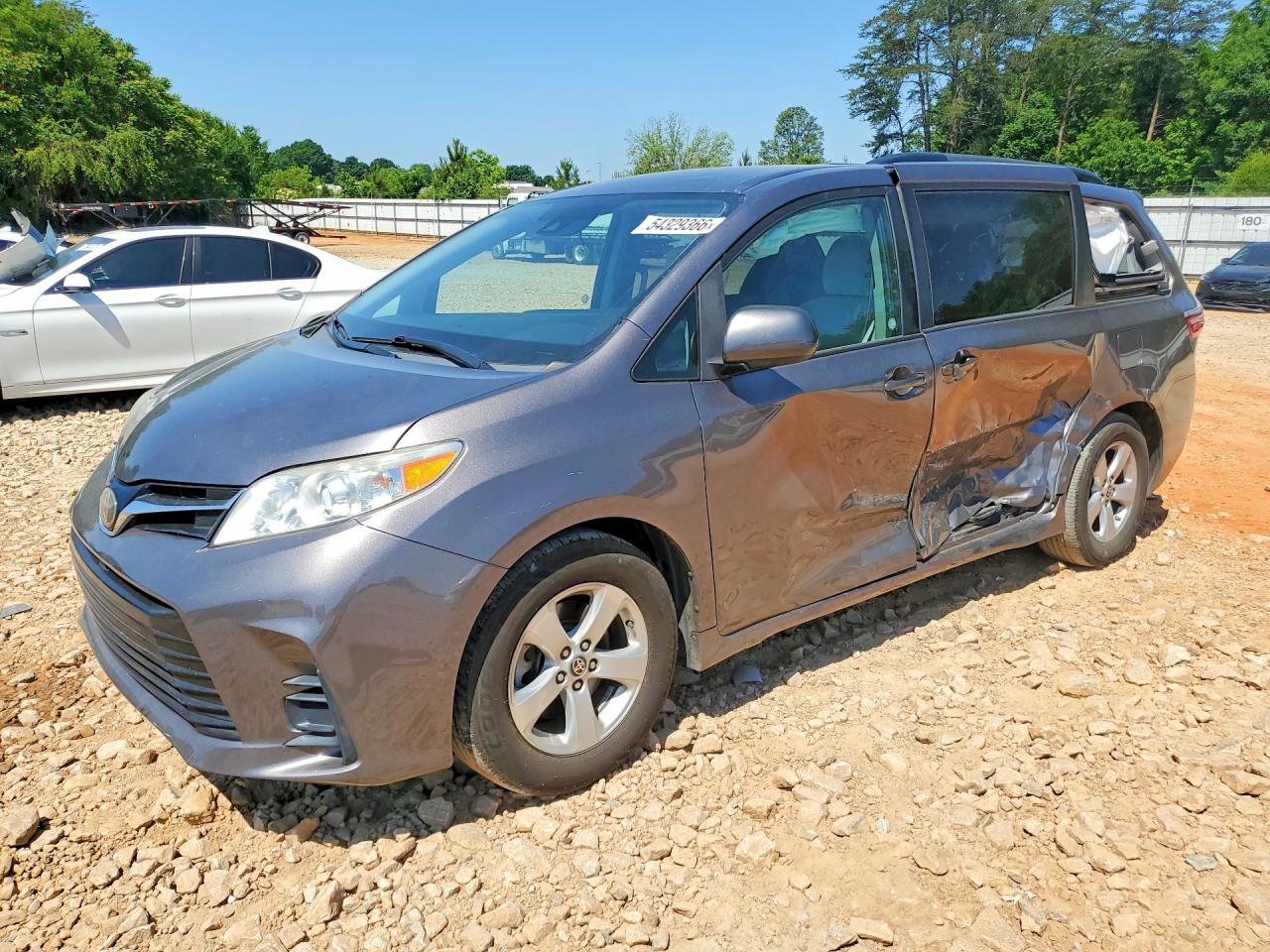 Salvage Toyota Sienna Image