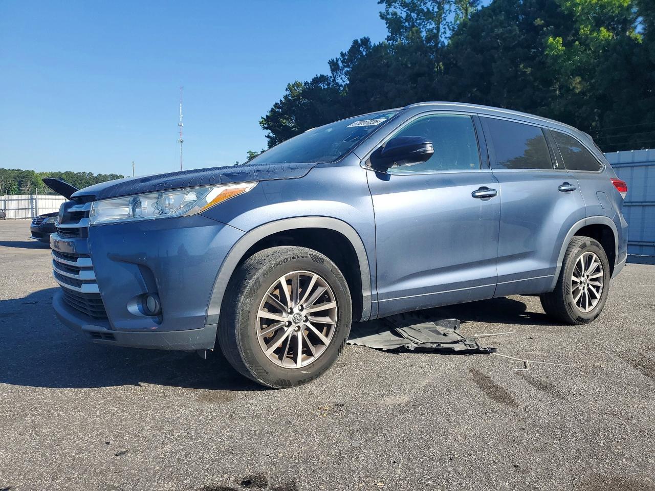 Salvage Toyota Highlander Image