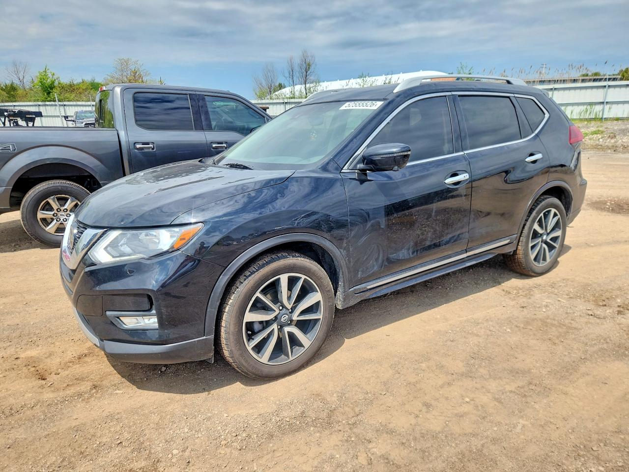 Salvage Nissan Rogue Image