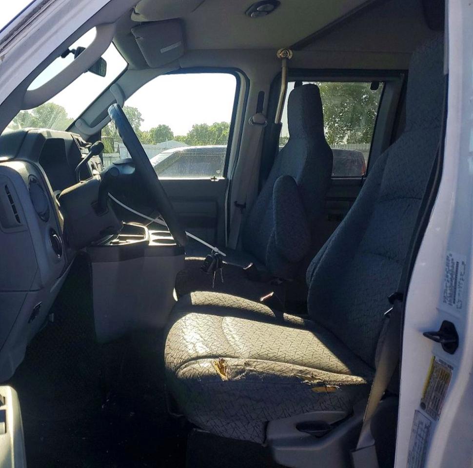 Ford Econoline E250 Van