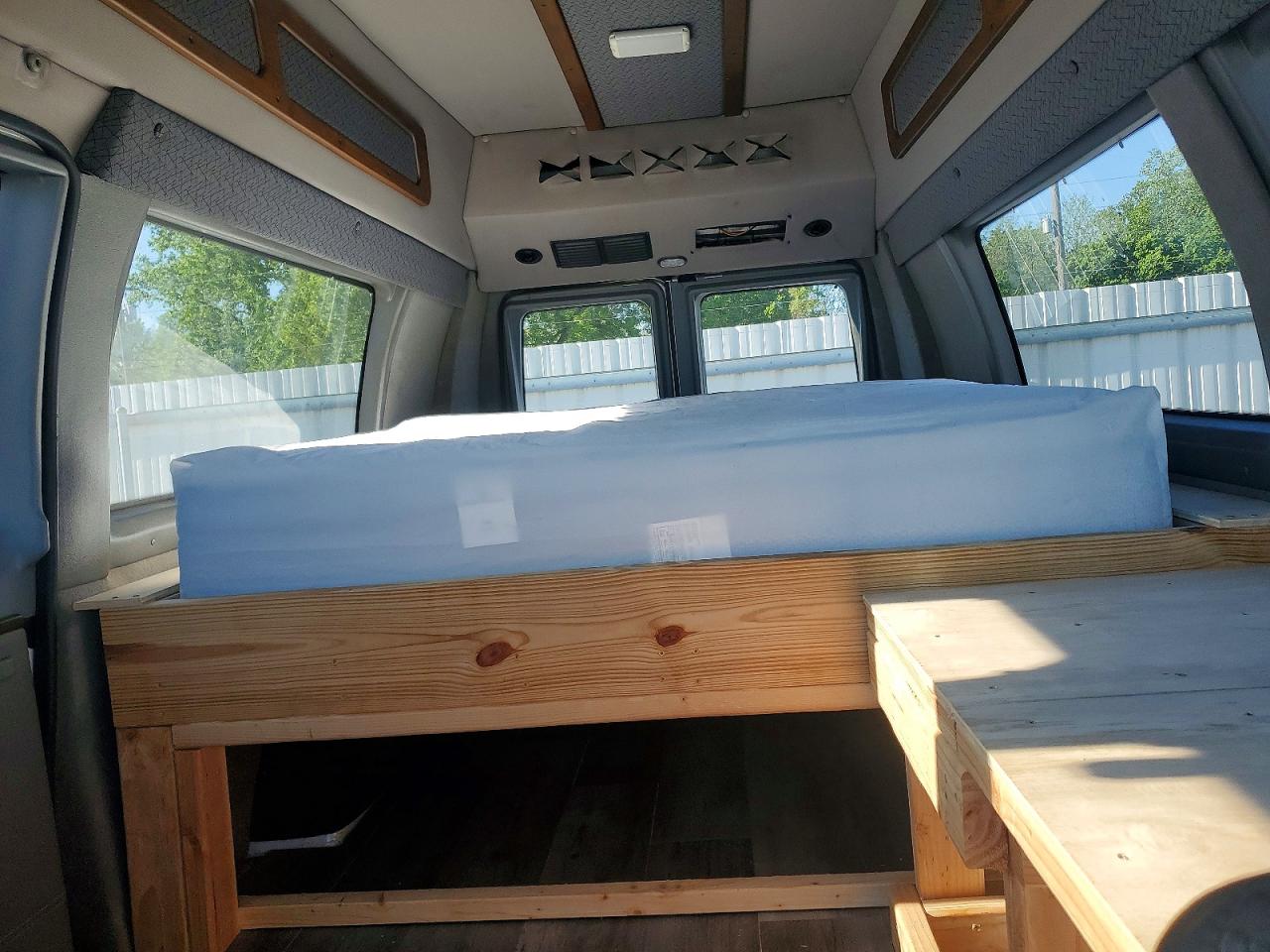 Ford Econoline E250 Van