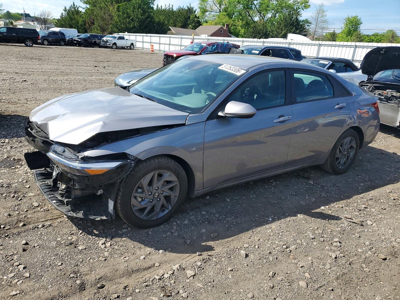 Salvage Hyundai ELANTRA Image