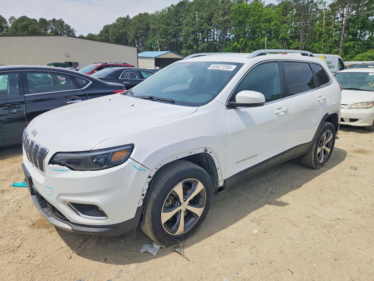 Salvage Jeep Cherokee Image