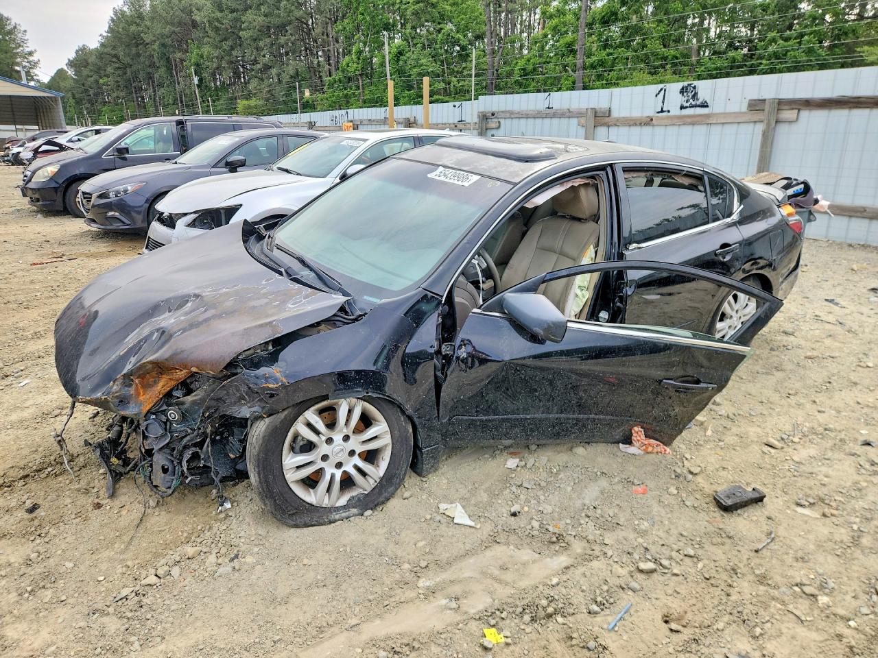 Salvage Nissan Altima Image