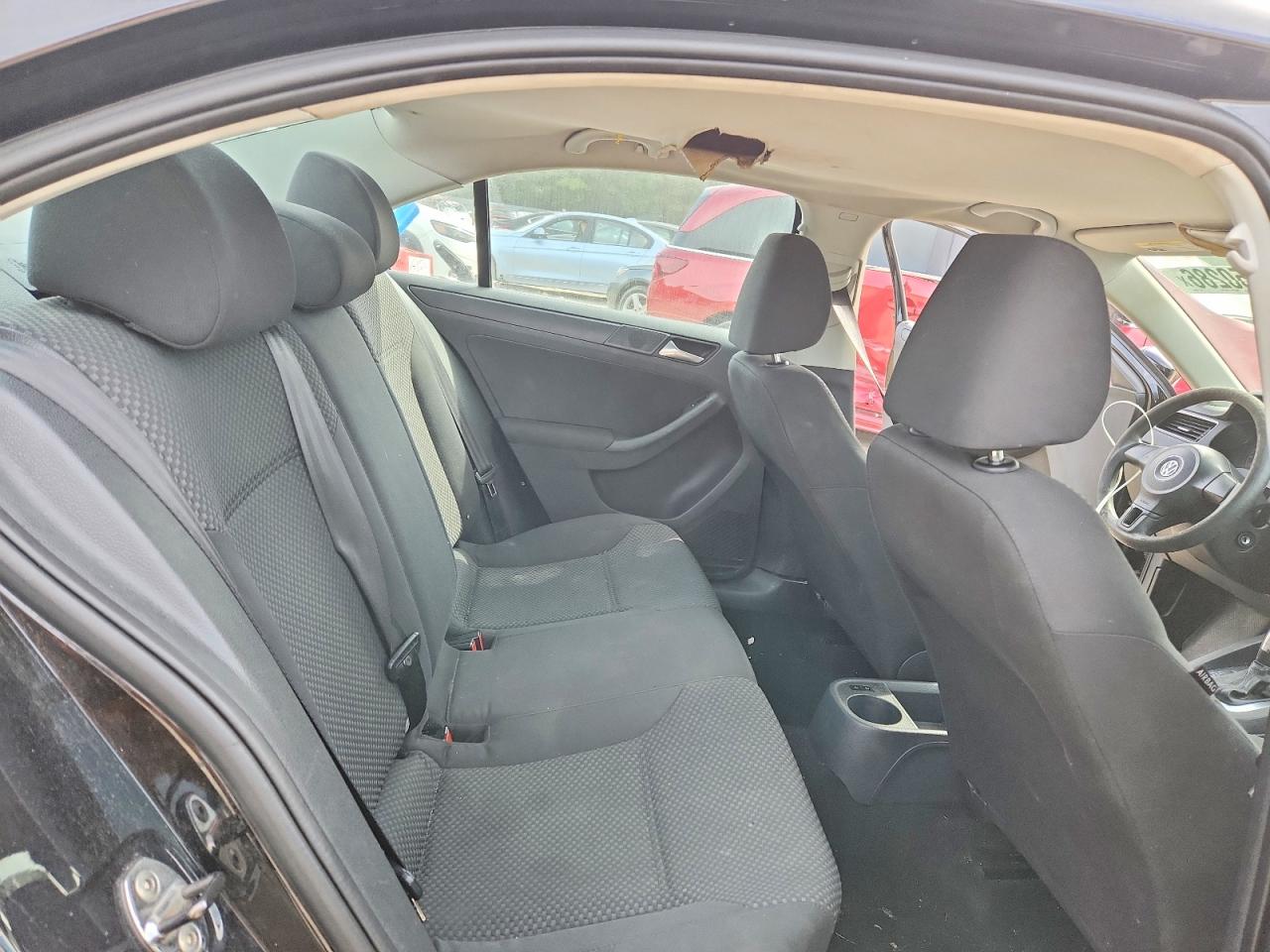 Volkswagen Jetta Base