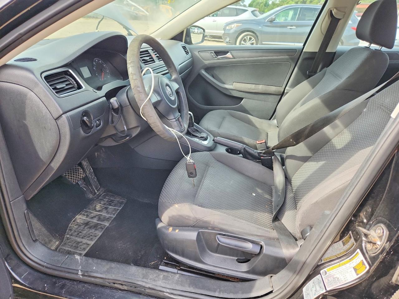 Volkswagen Jetta Base