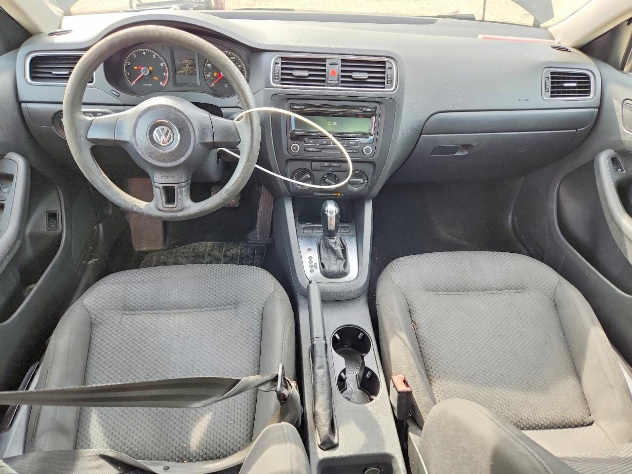 Volkswagen Jetta Base