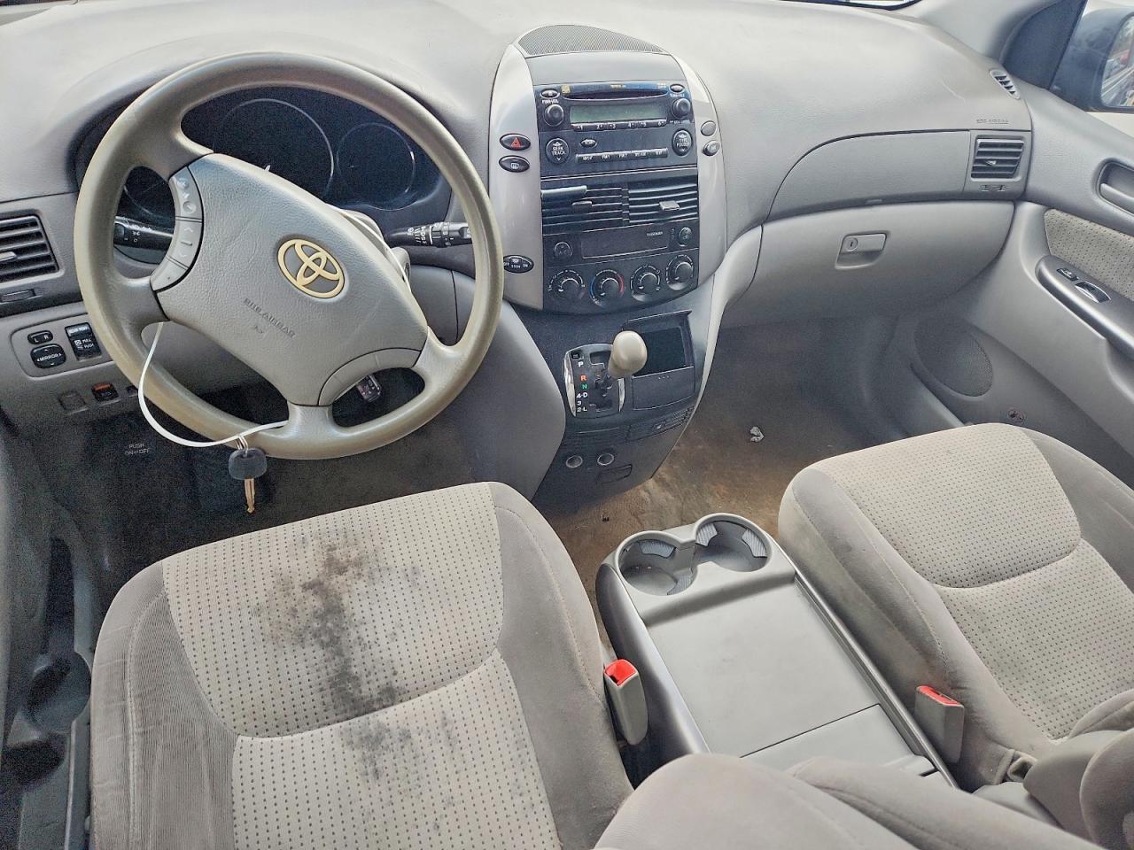 Toyota Sienna Ce