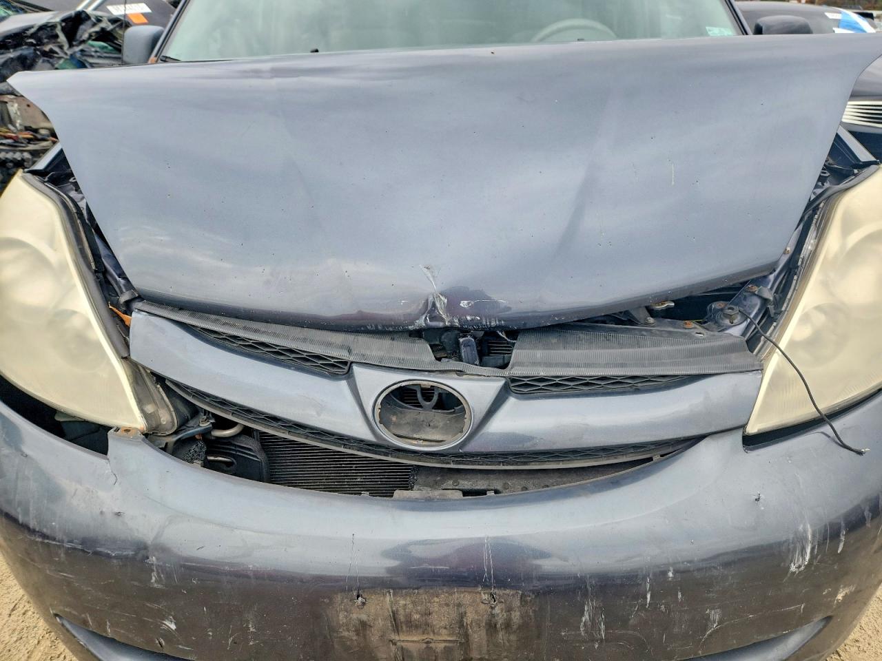 Toyota Sienna Ce