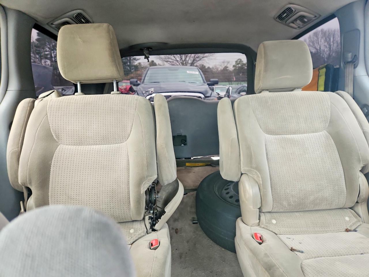 Toyota Sienna Ce