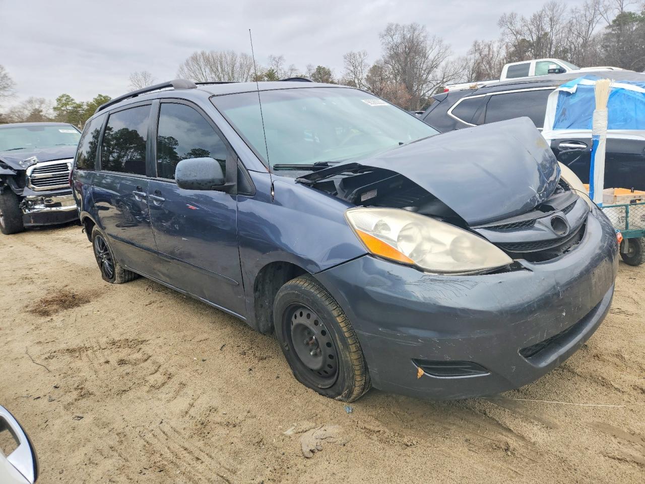 Toyota Sienna Ce