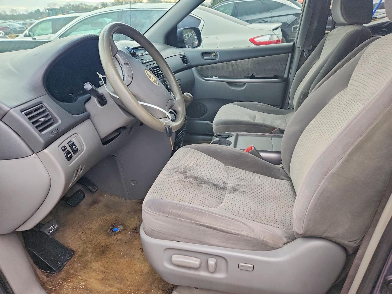 Toyota Sienna Ce