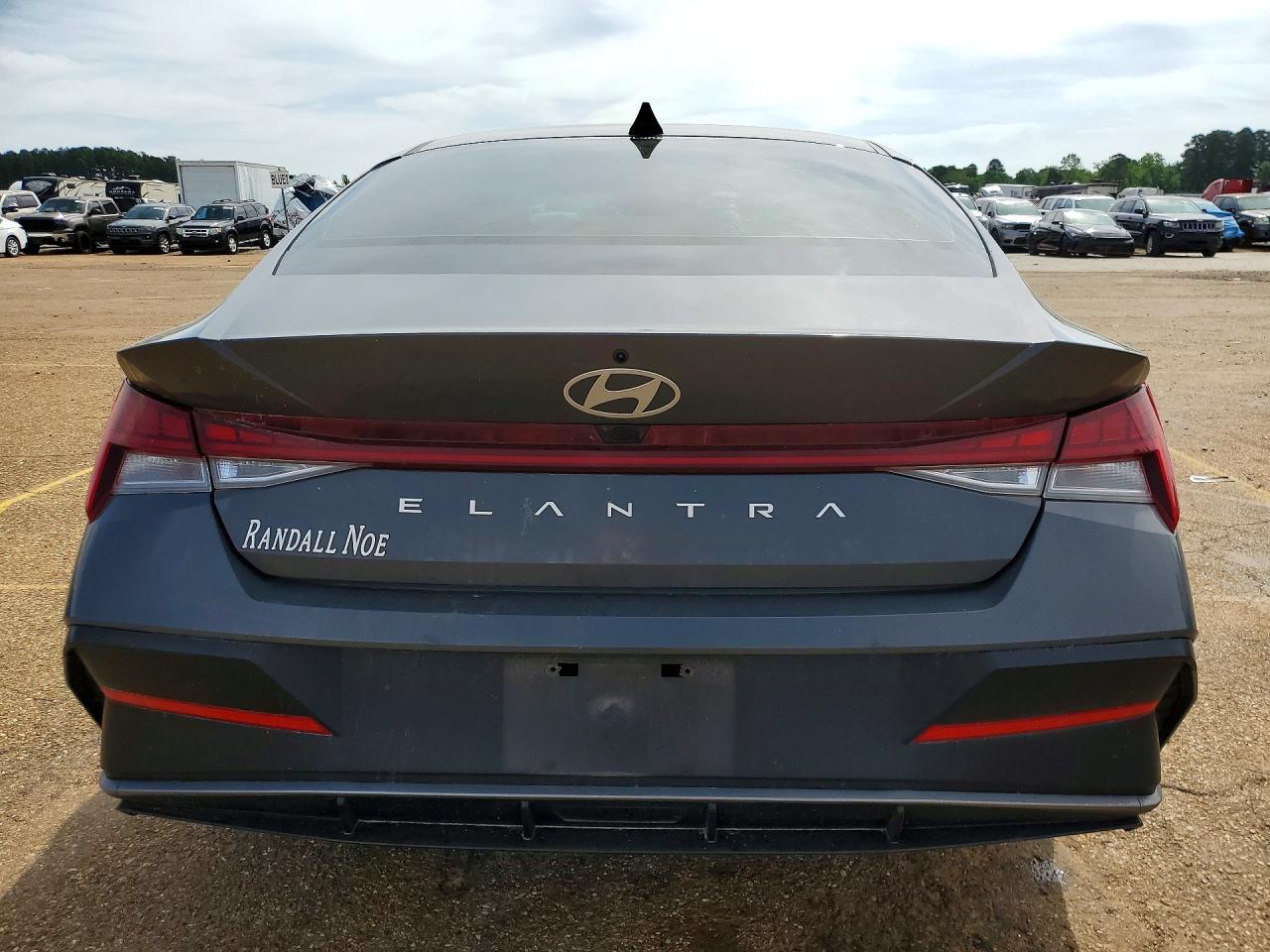 Hyundai ELANTRA Sel