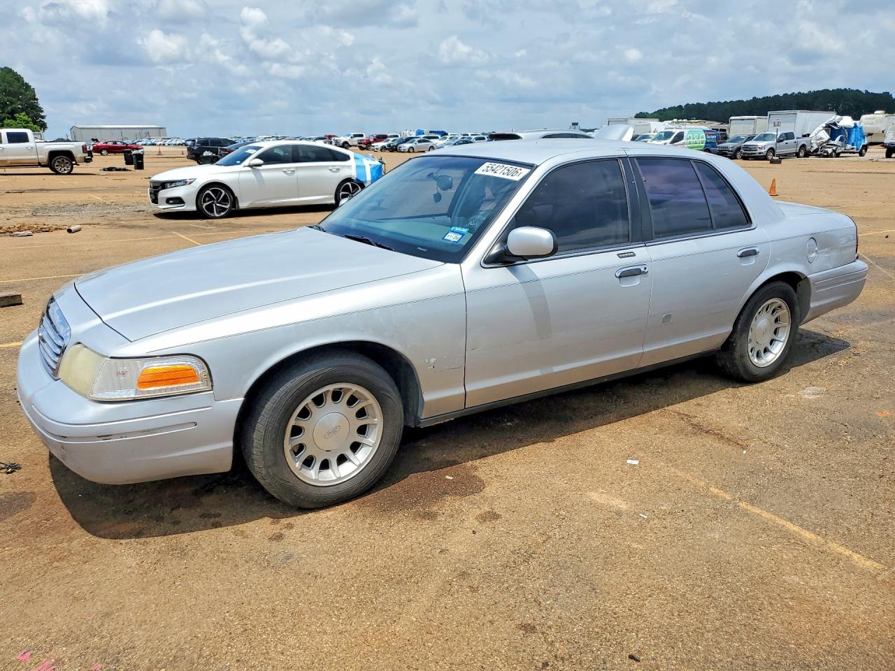 Salvage Ford Crown Vic Image