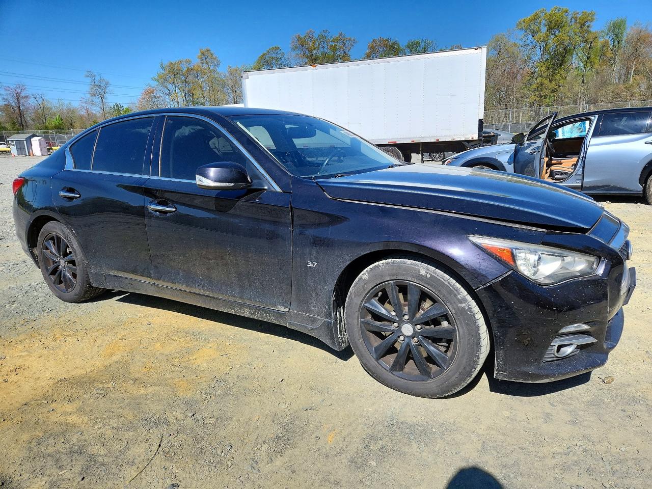 INFINITI Q50 Premium