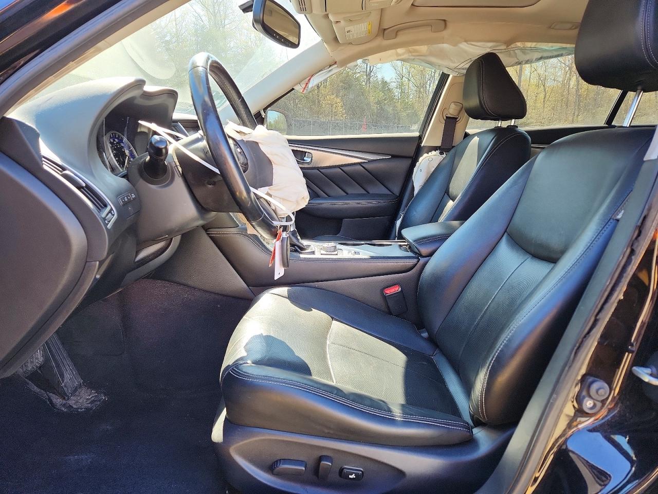 INFINITI Q50 Premium