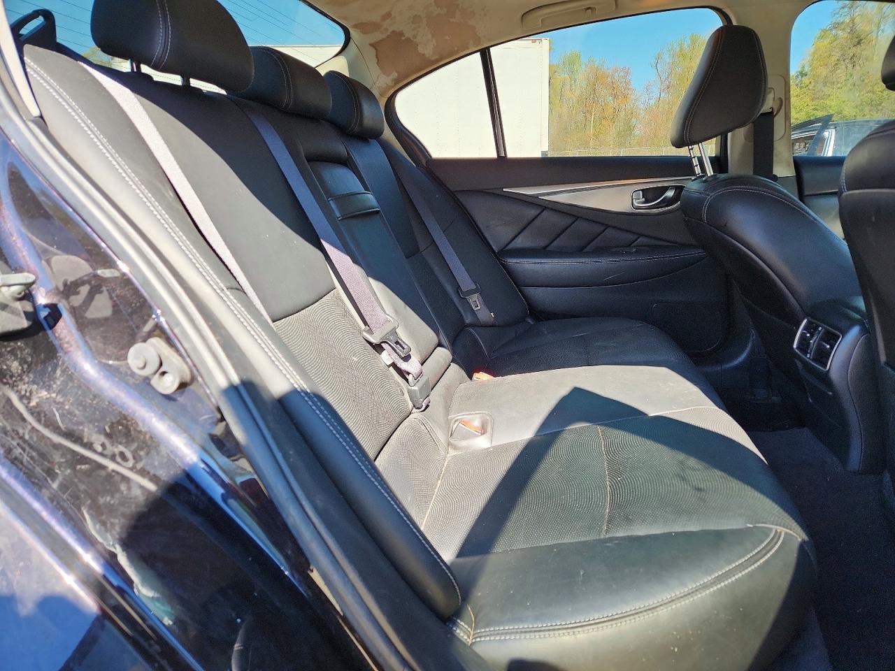 INFINITI Q50 Premium