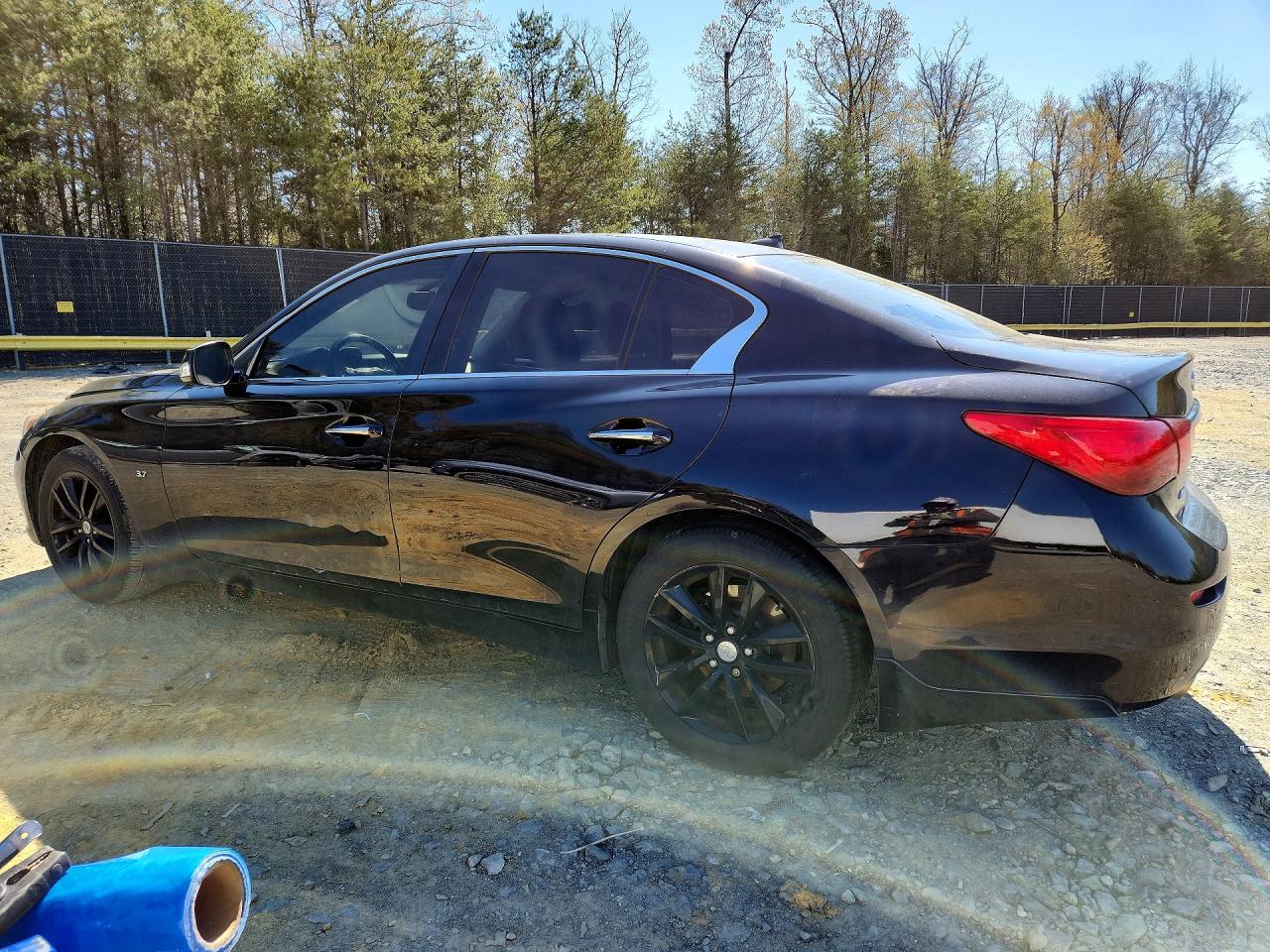 INFINITI Q50 Premium