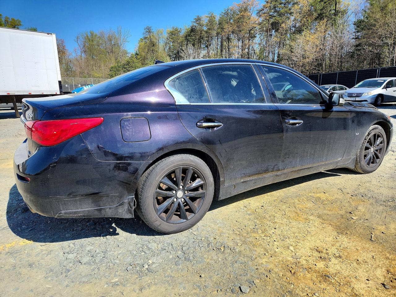 INFINITI Q50 Premium