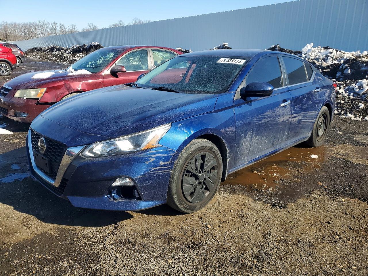 Salvage Nissan Altima Image