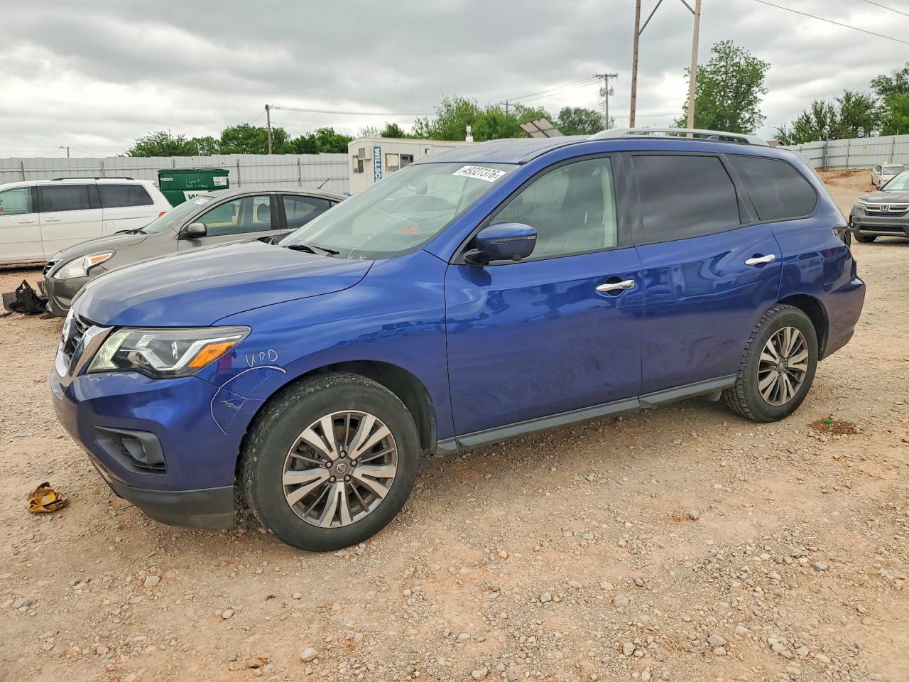 Salvage Nissan Pathfinder Image