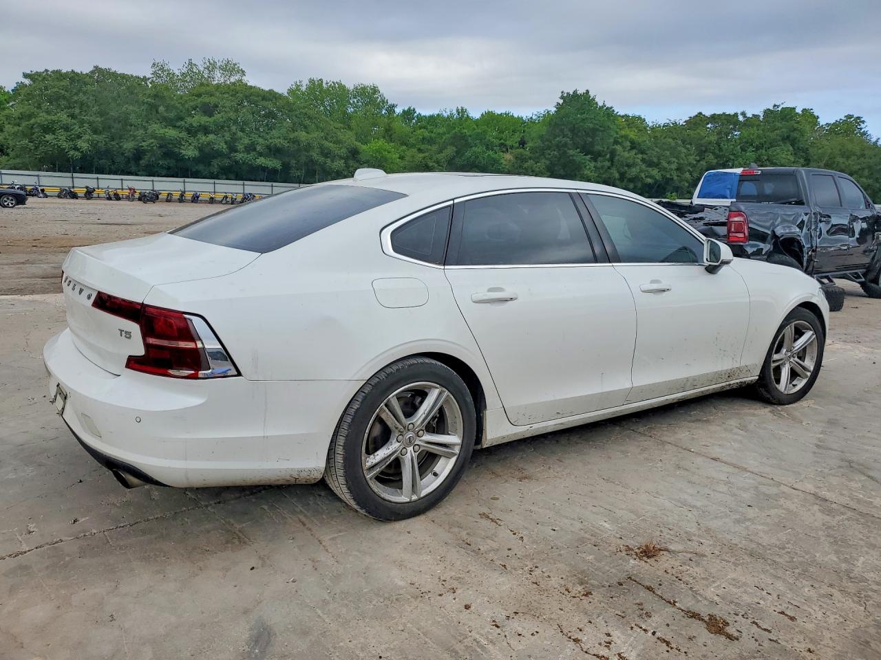 Volvo S90 T5 Momentum