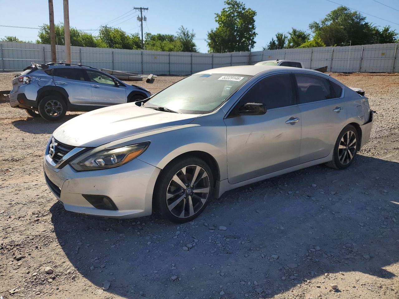 Salvage Nissan Altima Image