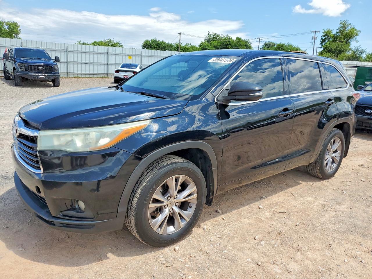 Salvage Toyota Highlander Image