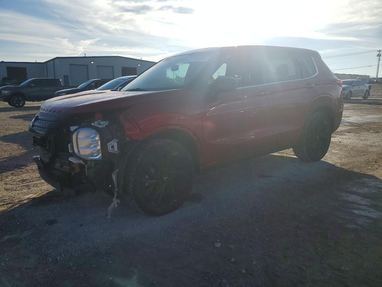Salvage Mitsubishi Outlander Image