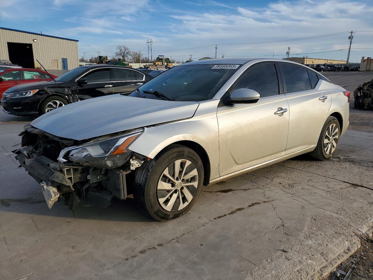 Salvage Nissan Altima Image