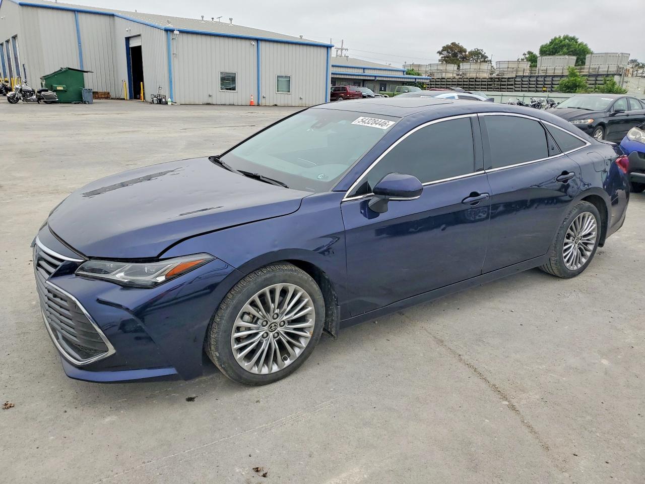 Salvage Toyota Avalon Image