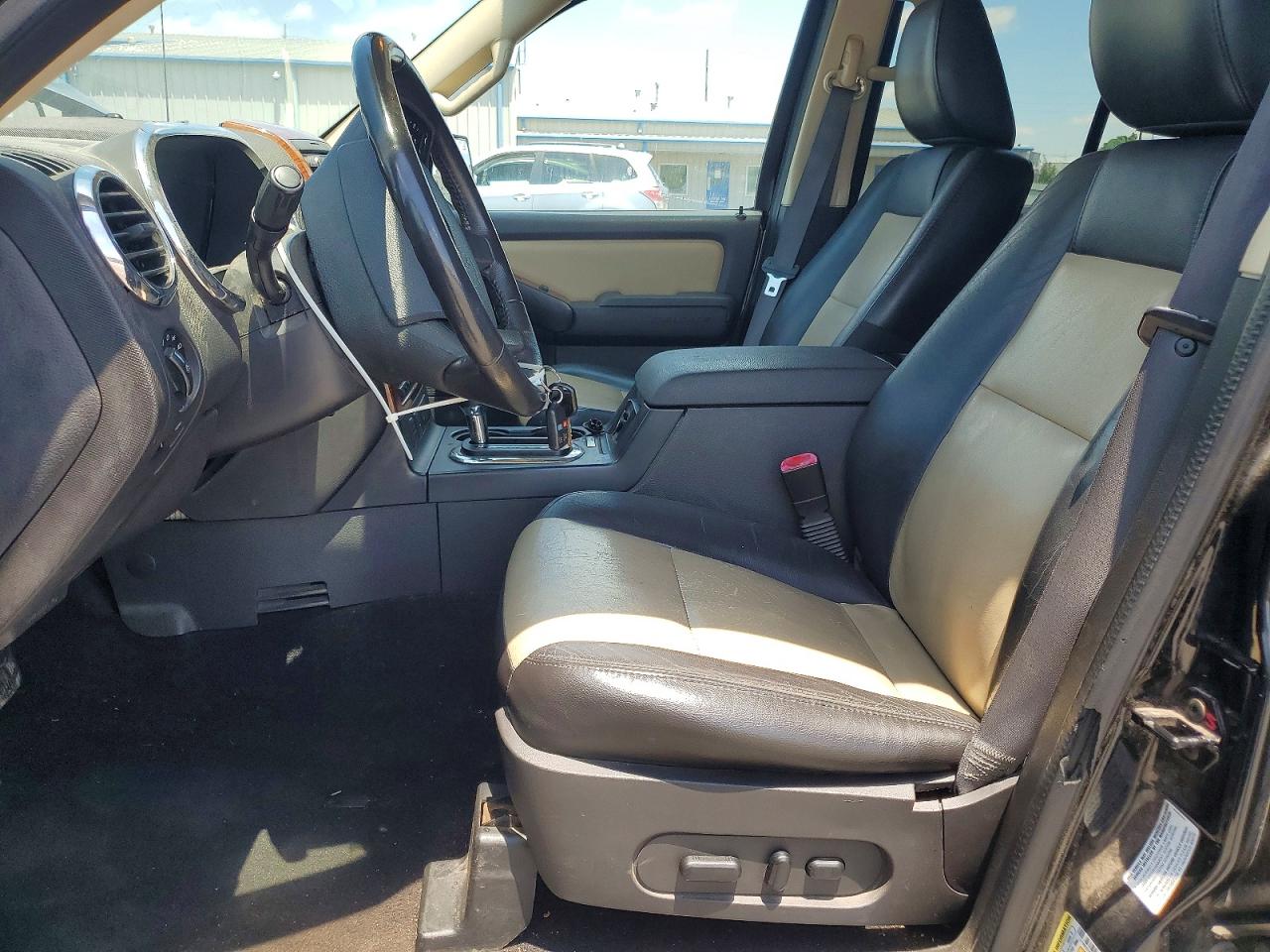 Ford Explorer Eddie Bauer