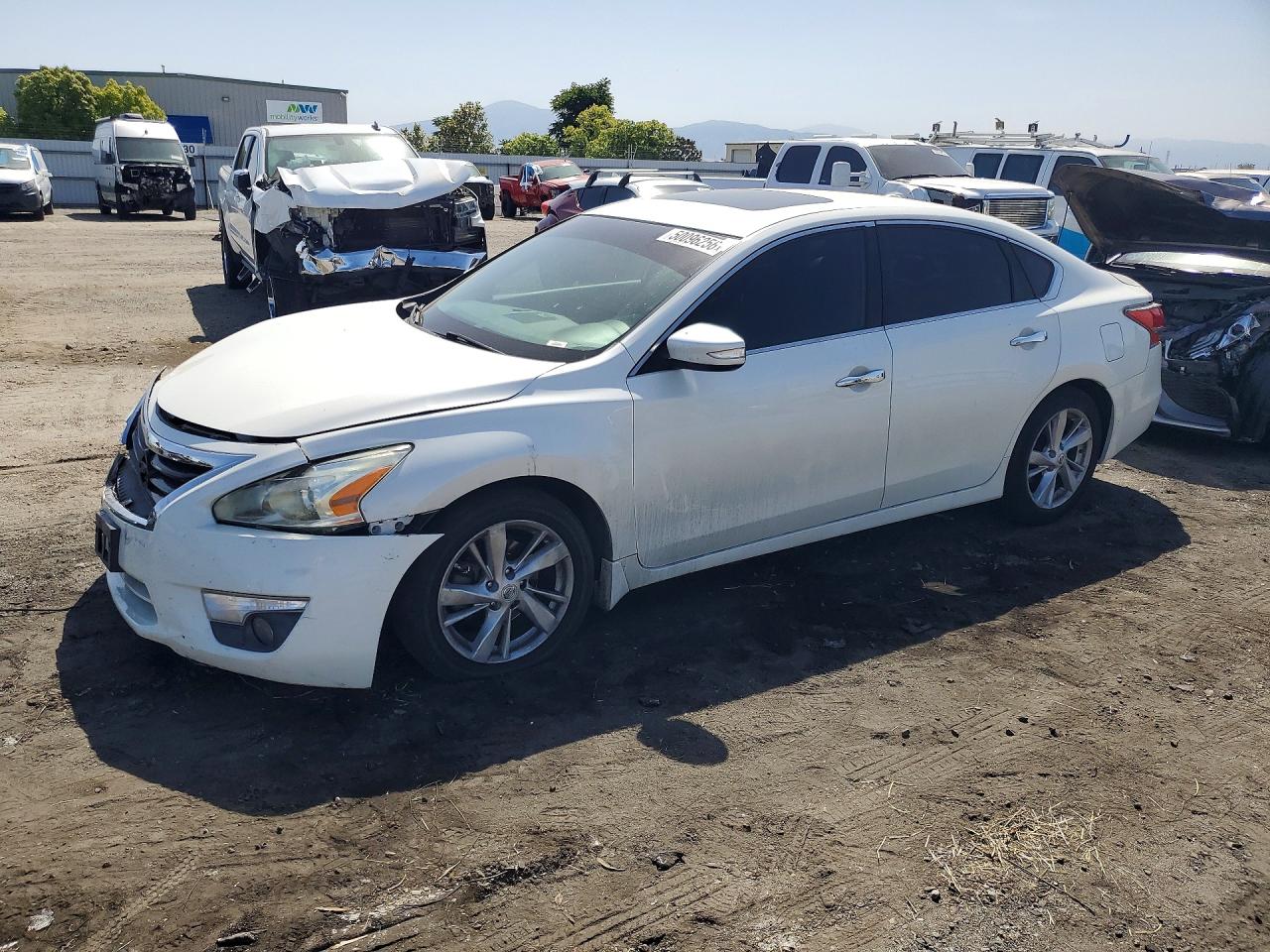 Salvage Nissan Altima Image