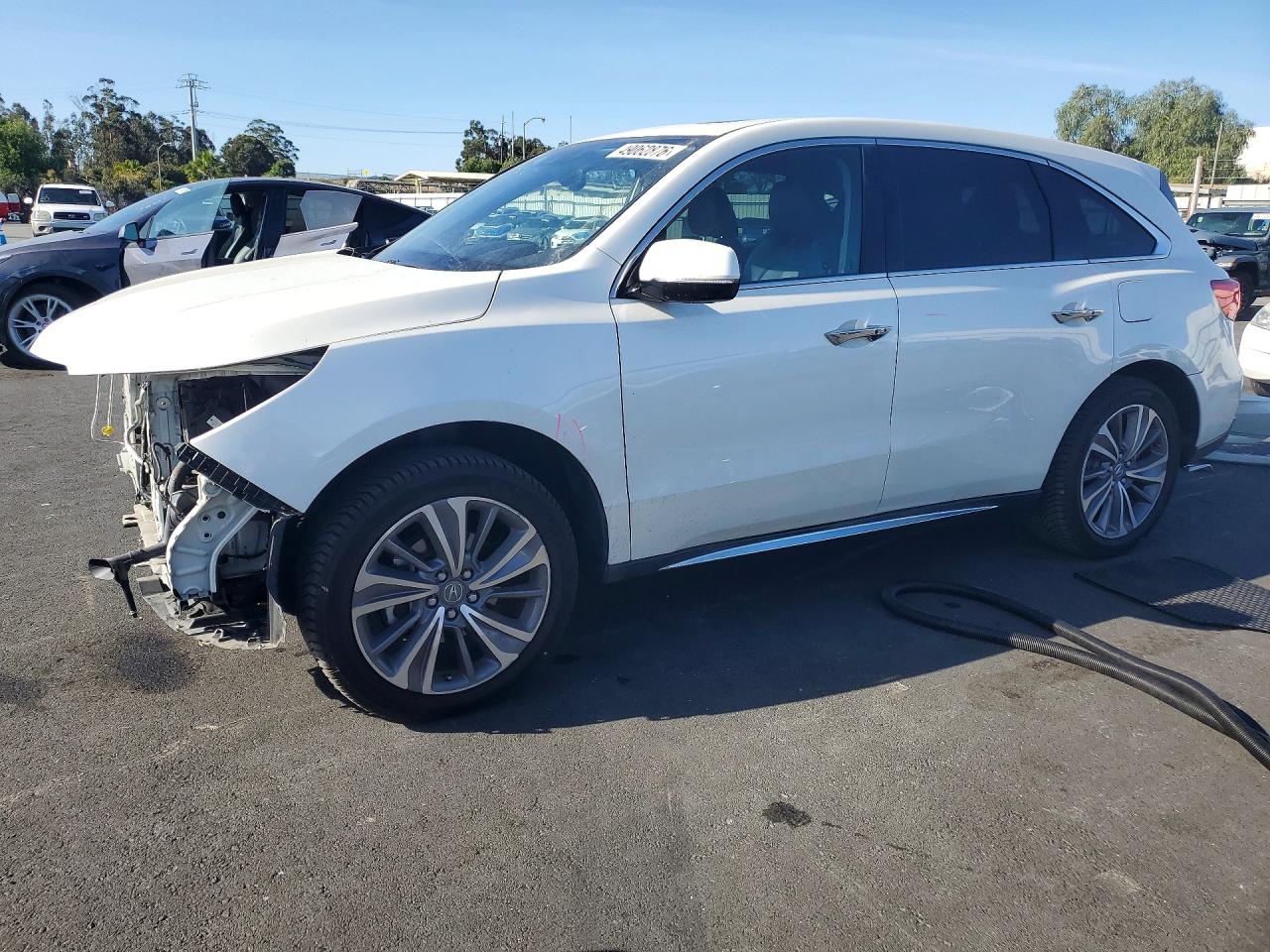 Salvage Acura MDX Image