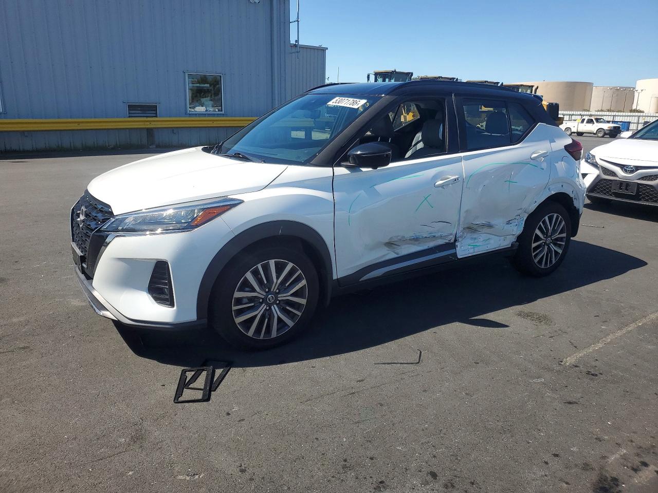 Salvage Nissan Kicks Image