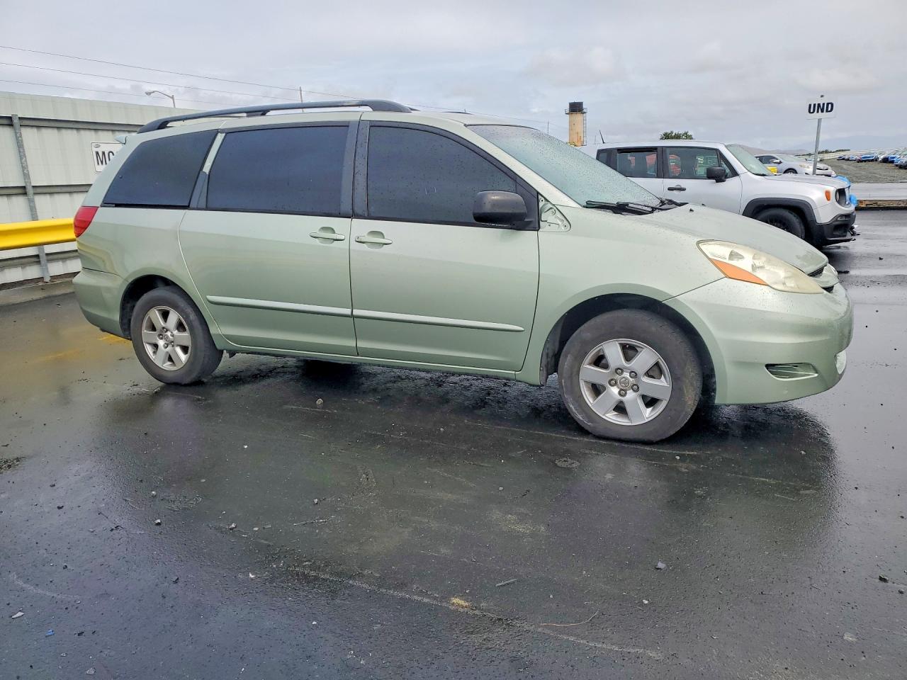 Toyota Sienna Le 8 Passenger