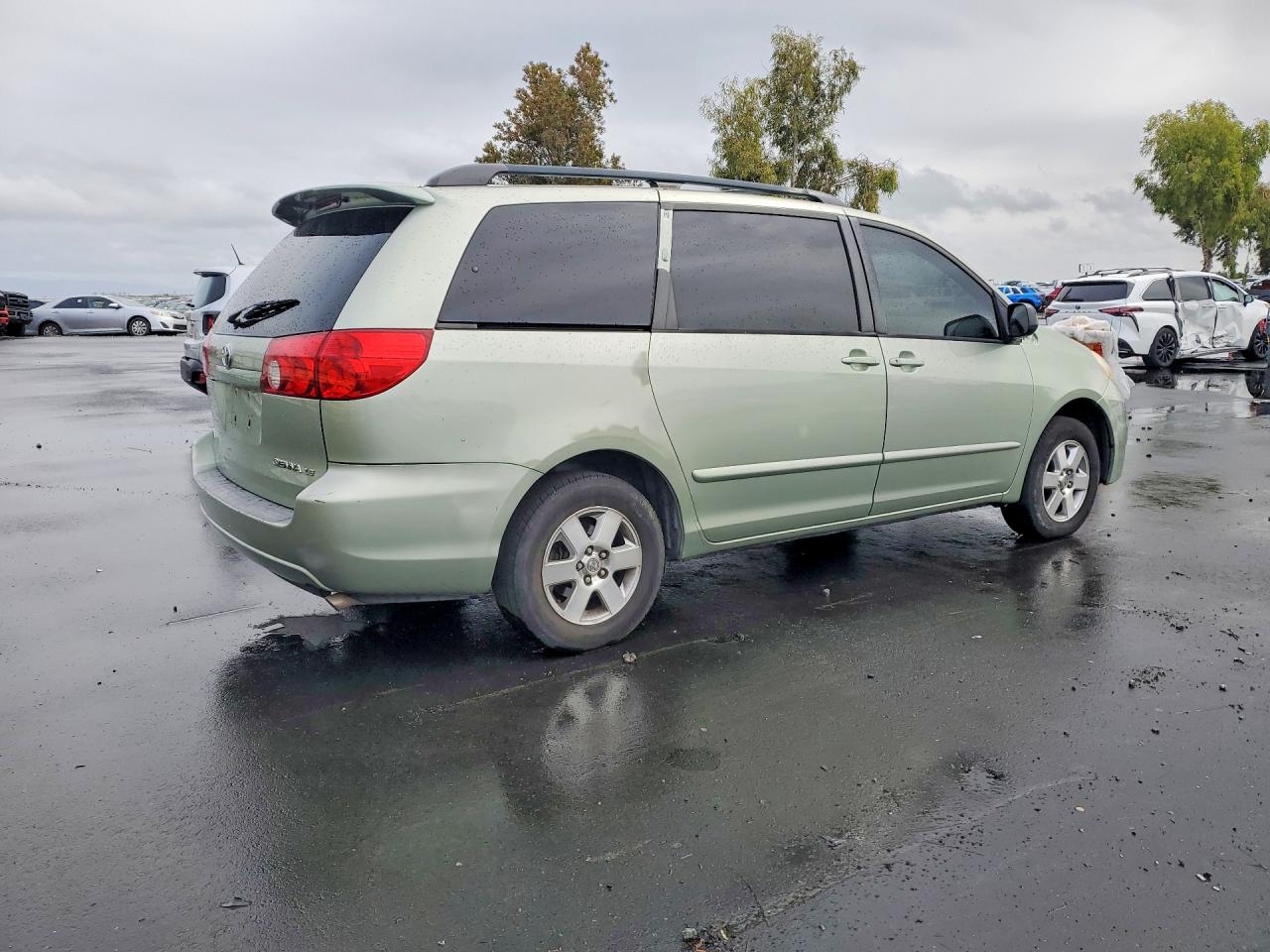 Toyota Sienna Le 8 Passenger
