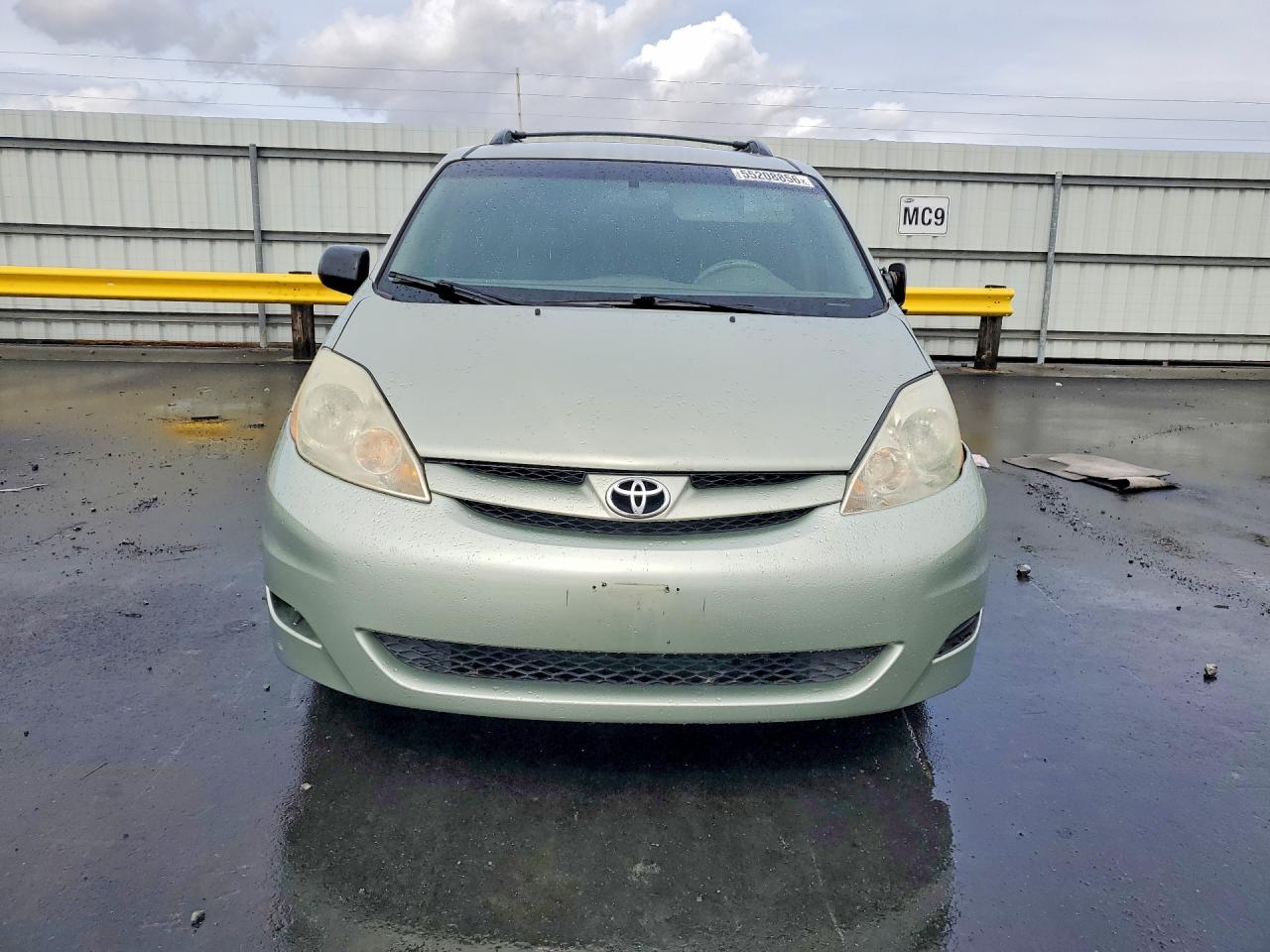 Toyota Sienna Le 8 Passenger