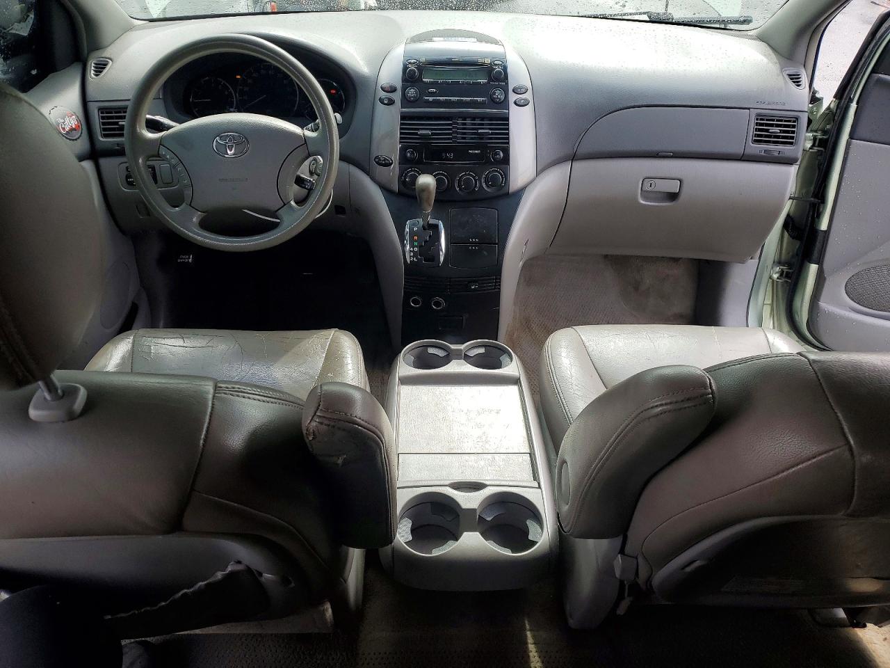 Toyota Sienna Le 8 Passenger