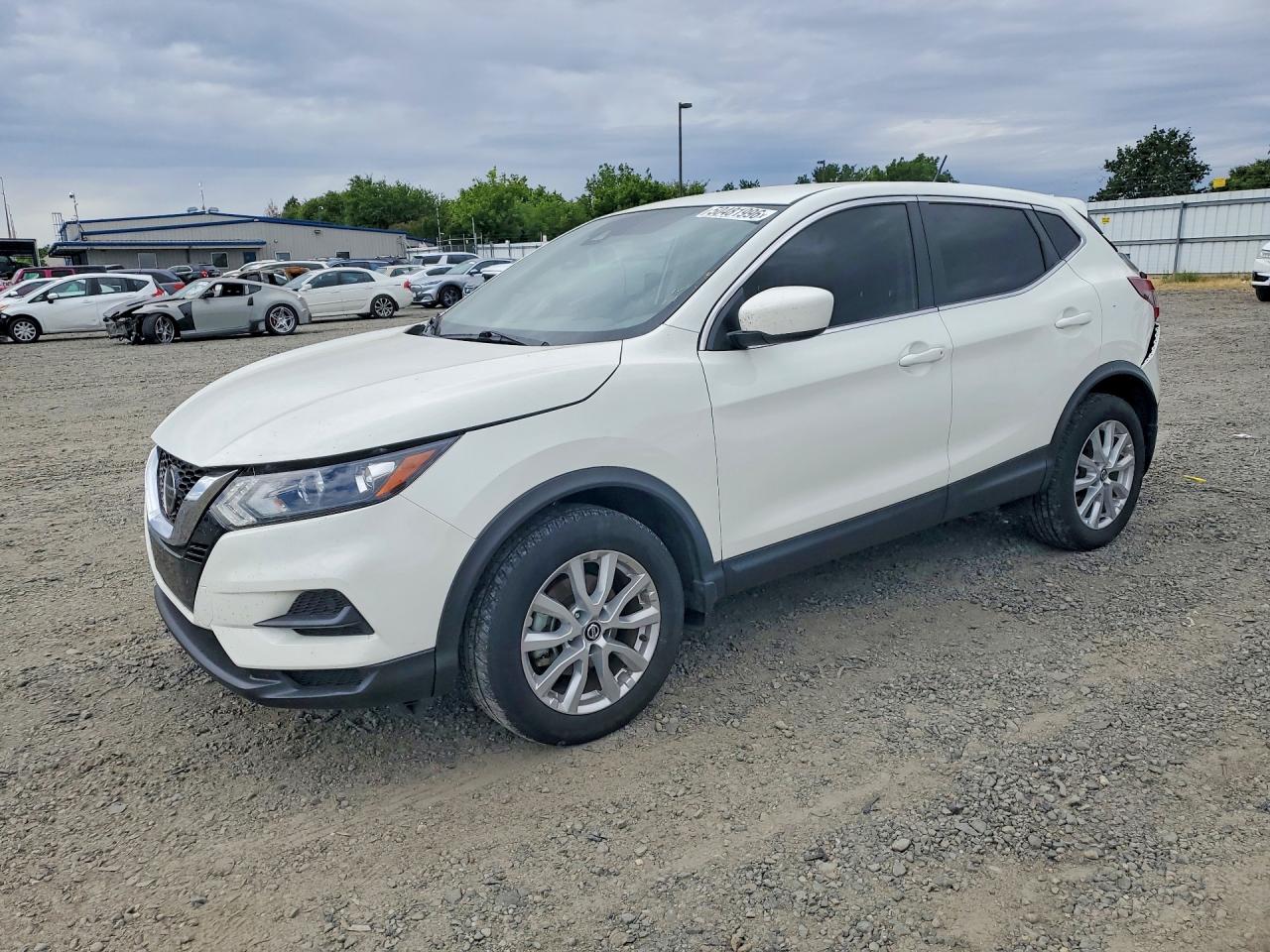 Salvage Nissan Rogue Image