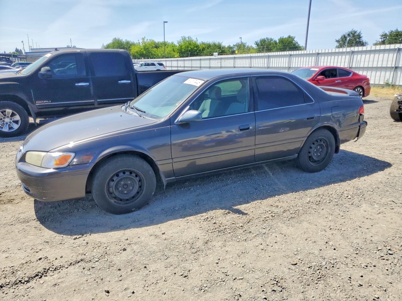 Salvage Toyota Camry Image