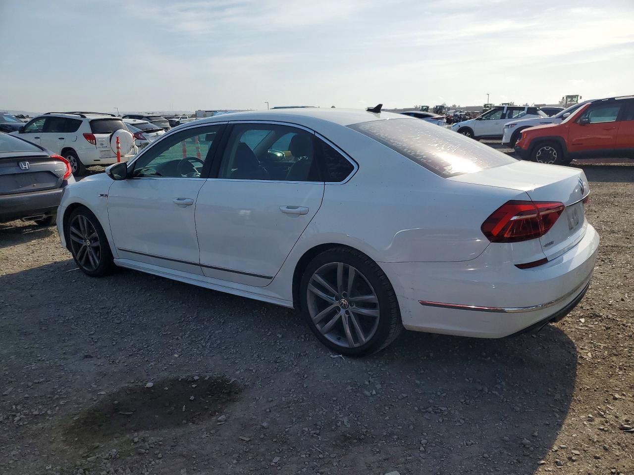 Volkswagen Passat R-line
