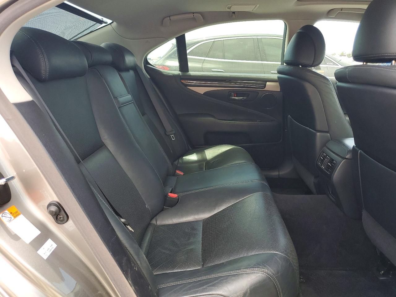 Lexus LS 460