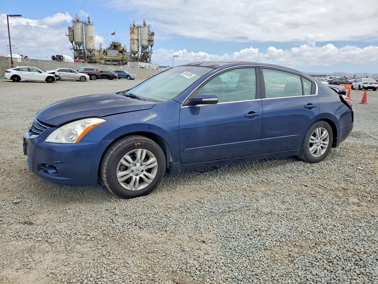 Salvage Nissan Altima Image