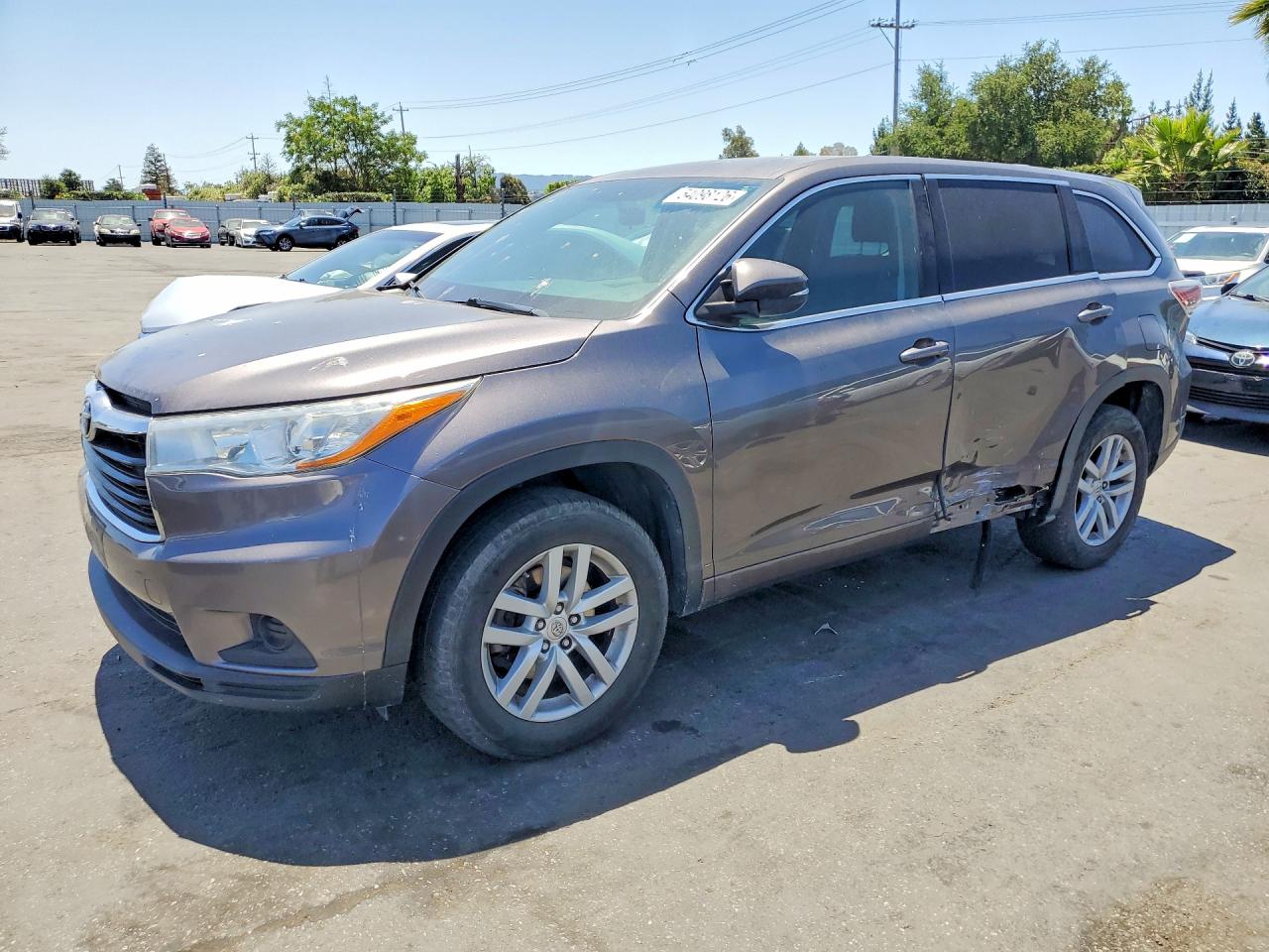 Salvage Toyota Highlander Image