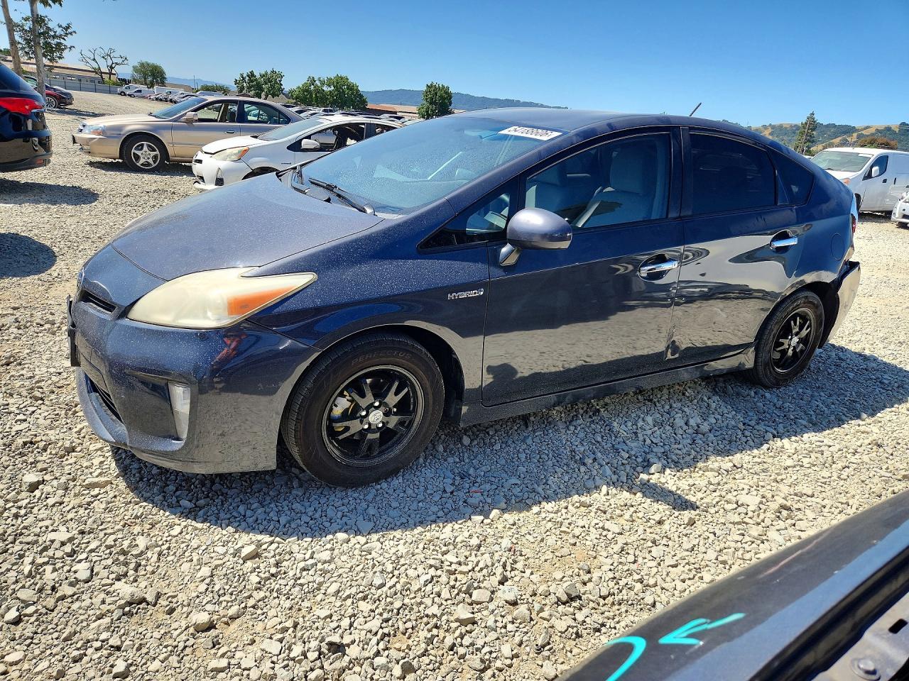 Salvage Toyota Prius Image