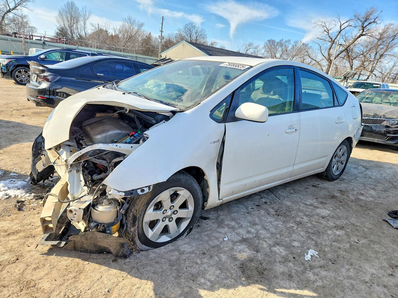 Salvage Toyota Prius Image
