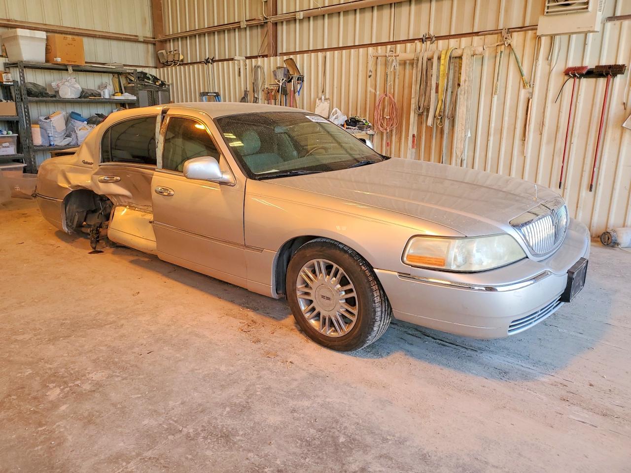 Lincoln Towncar Signature Limited