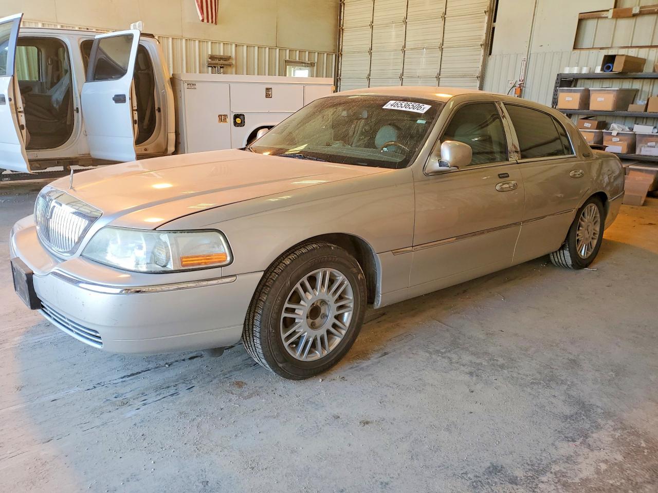 Salvage Lincoln Towncar Image